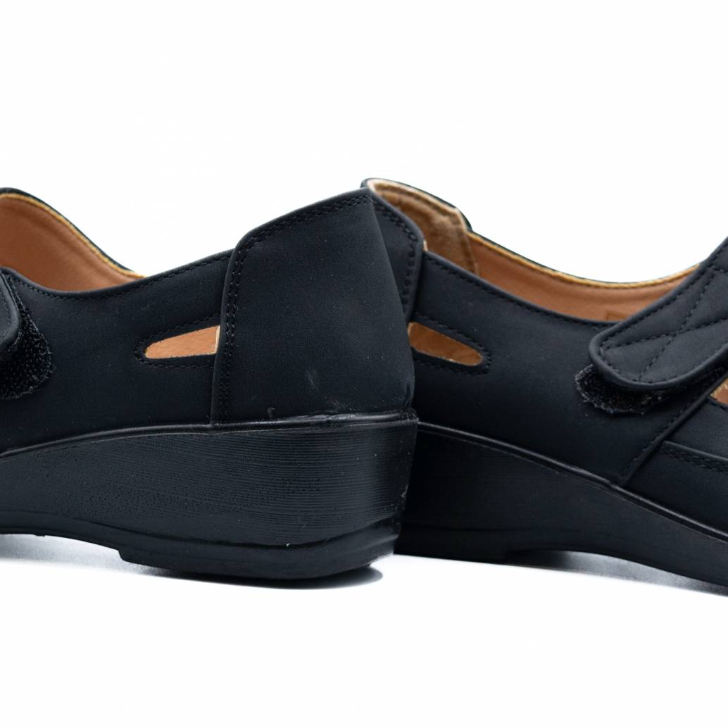 MERCEDITAS NAPA PICADA CON VELCRO NEGRO 82174